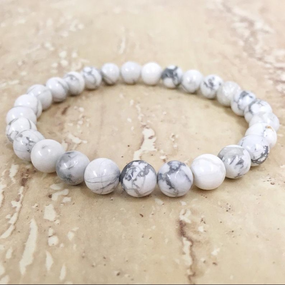 🤍Howlite Bracelet🤍 - Picture 2 of 2